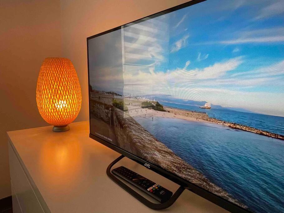 Superbe Appartement, Piscine, Vue Mer Et Montagnes Antibes Zewnętrze zdjęcie
