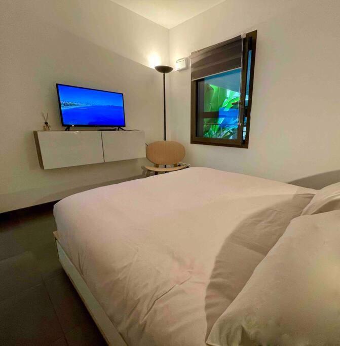 Superbe Appartement, Piscine, Vue Mer Et Montagnes Antibes Zewnętrze zdjęcie